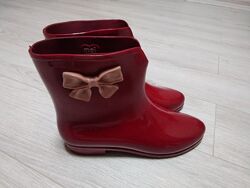 Mel by melissa, оригінал красиві і зручні круті гумові чоботи стан нових
