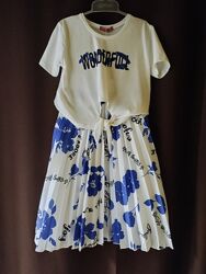 Костюм з спідничкою плісе