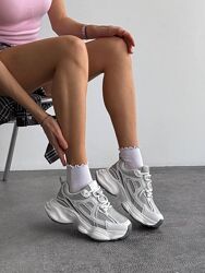 Масивні шкіряні жіночі кросівки