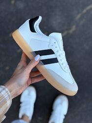 Жіночі шкіряні кросівки на низькій підошві