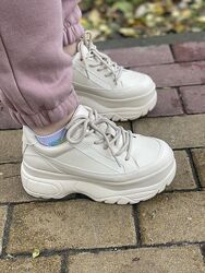Жіночі масивні кросівки на платформі молочні 36.37.38.39