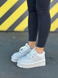 Жіночі короткі черевики, стильні уггі на платформі, туфлі зимові світлі 