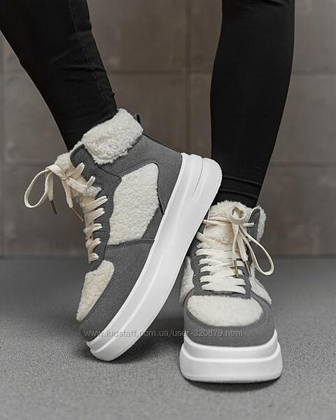 Жіночі зимові кросівки в стилі тедді сірого кольору