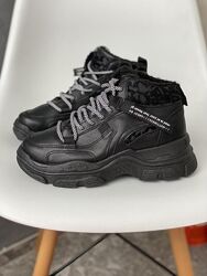 Чорні кросівки з еко шкіри на штучному хутрі 22.5 см та 23.5 см