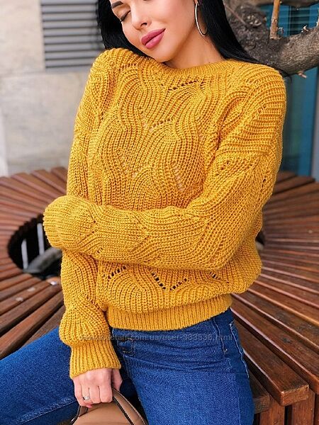 Лаконичный свитер ажурной вязки с перфорацией