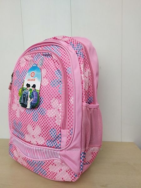 Рюкзак хорошего качества розового цвета на 1-4 класс. Легкий, без какого ли
