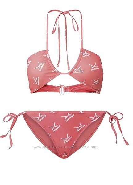 Красивий яскравий купальник Німеччина