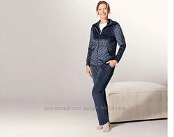 Красивий велюровий костюм Німеччина S