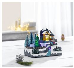 Святковий декор Музична ялинка в селі Німеччина