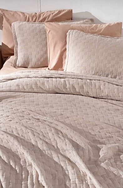 #6: пудрово-бежеве