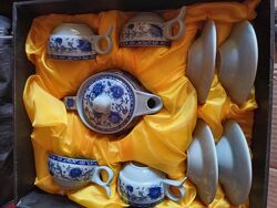 Порцеляновий чайний сервіз