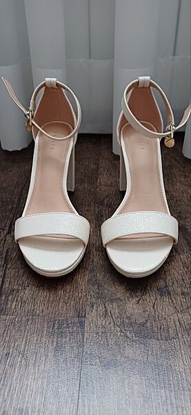 Босоніжки на підборах Mohito 38 р