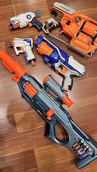 Оригінальні бластри Nerf Triad