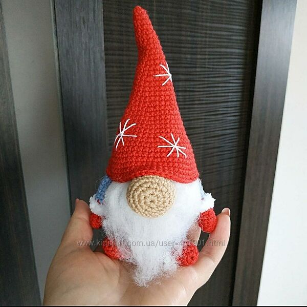 Новорічні іграшки під ялинку