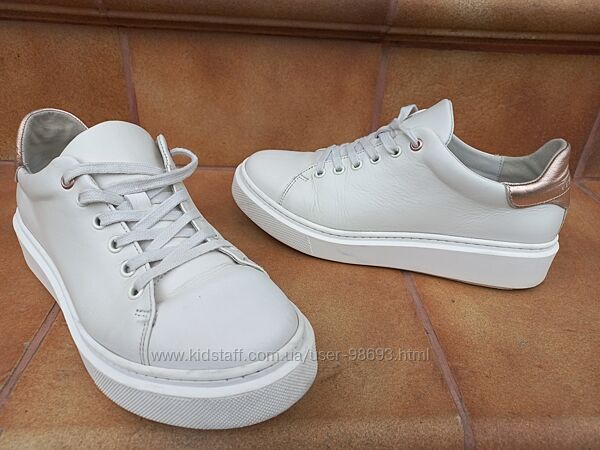 Шкіряні кросівки р.38-39