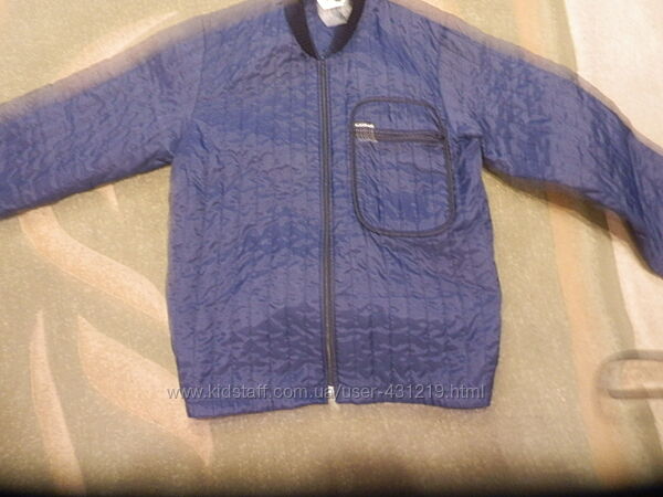 Курточка синяя стеганая легкая.