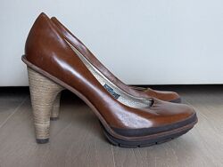 Туфлі жіночі з натуральної шкіри на набірних підборах