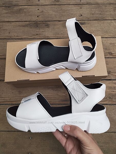 Білі шкіряні жіночі босоніжки на платформі, на липучках 