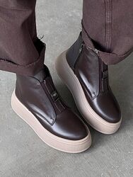Шоколадні шкіряні зимові черевики на бежевій платформі 