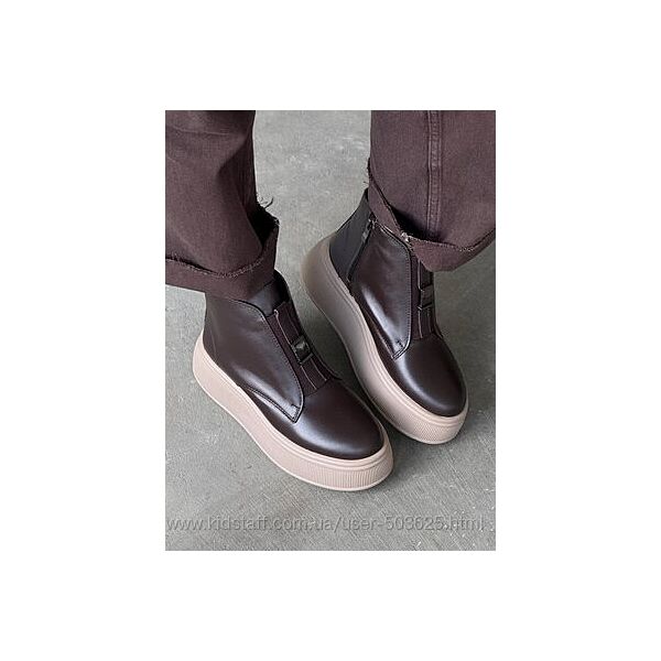 Шоколадні шкіряні зимові черевики на бежевій платформі 