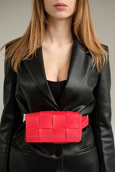 Женская сумка на пояс-клатч Энди плетеная плетение бежевая черная красная w