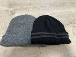 Две мужская шапки House