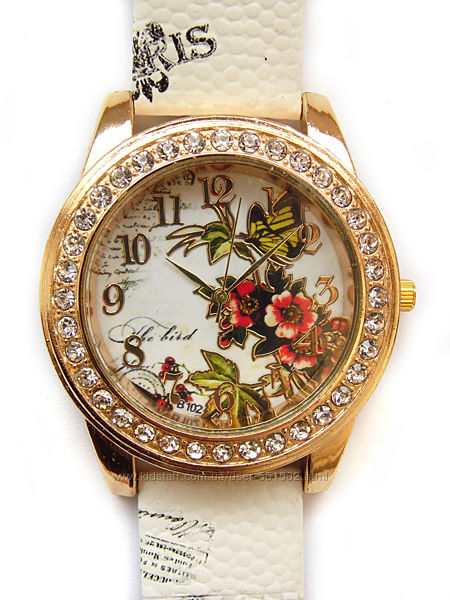 Часы с красивыми цветочками и камешками вокруг циферблата