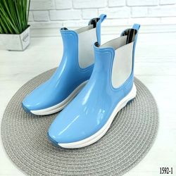 Модные резиновые ботиночки голубого цвета