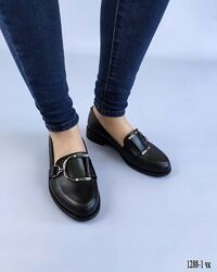 Женские черные кожаные туфли лоферы без каблука