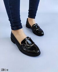 Женские черные туфли лоферы без каблука