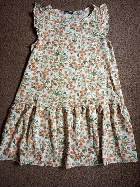 Фирменное легенькое платье shein