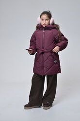 Зимова подовжена куртка з паском з плащівки з актуальним принтом   