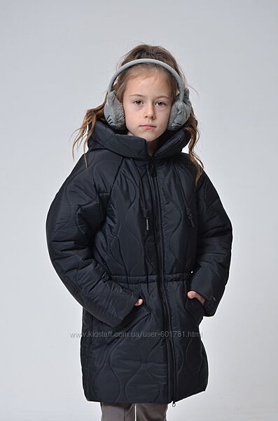 Стьогана зимова подовжена куртка з акцентом на талію з куліскою