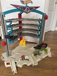 Трек гараж  Hot Wheels б/у