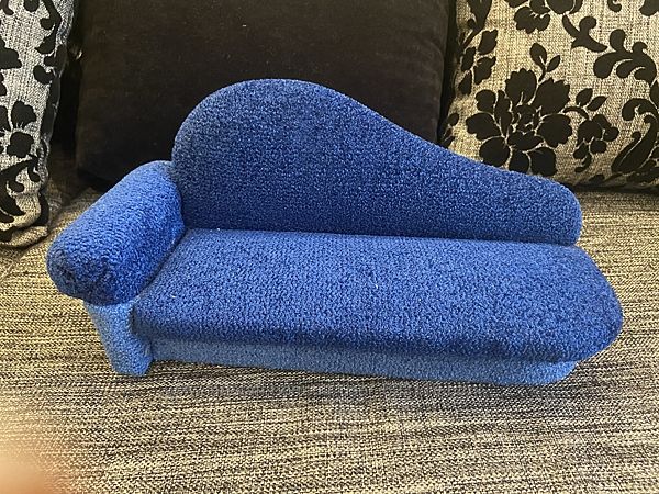 Уютная софа - диван для кукол 