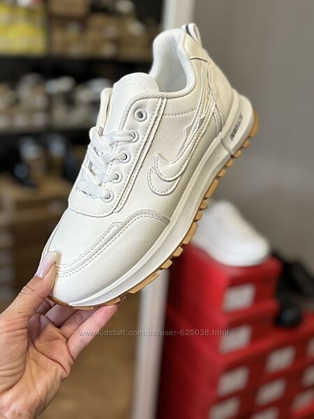 Кросівки жіночі білого кольору