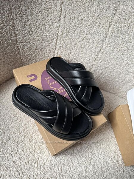 Шльопки жіночі з натуральноі шкіри чорного/ білого кольору