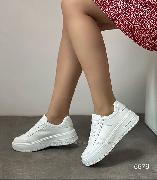Кросівки жіночі білого кольору