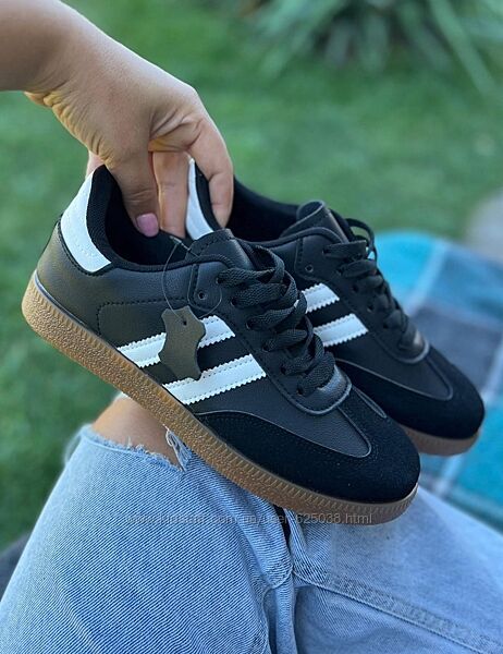 Кросівки жіночі чорного кольору