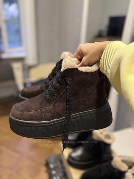 Ботінки жіночі Зима з натуральноі замші/шкіри кольору шоколад та чорний