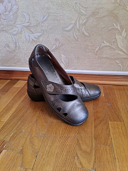 Шкіряні туфлі бренду Hotter розмір 38