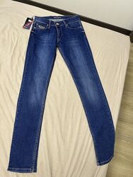 новые синие джинсы Tommy Hilfiger на мальчика в школу р.152