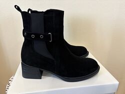 Замшеві черевики