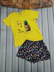 Летний комплект для девочки футболка и шорты  Ежик в ананасе