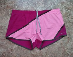 Спортивні жіночі шорти Nike