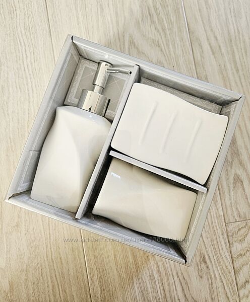 Набір кераміки в ванну кімнату