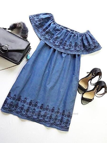 Легкое джинсовое платье с воланом и вышивкой denim co