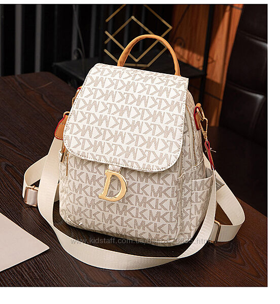 Жіночий рюкзак з кулоном D 