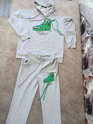 Продам спортивный костюм на девочку размер рост 150-163 см, на 11-14 лет