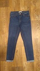 Фирменные джинсы